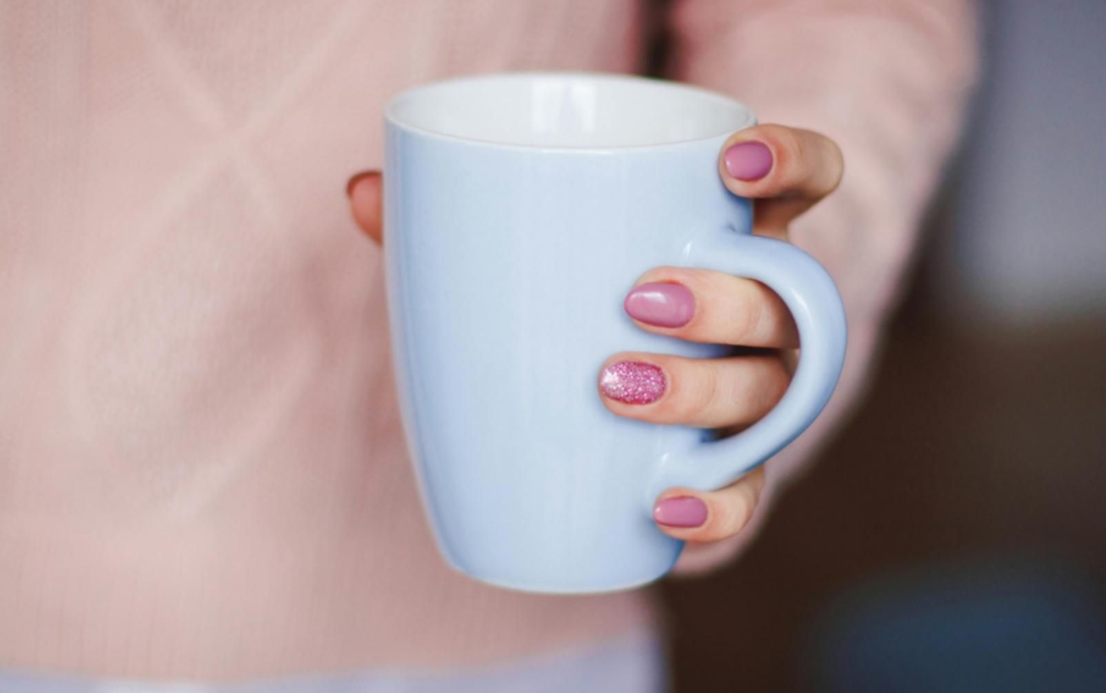 Herramientas profesionales de esmaltado organizadas